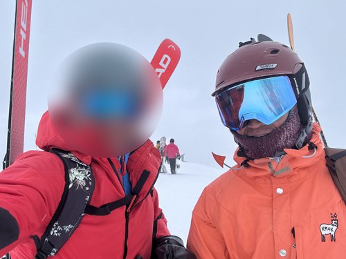 今回は板を担いで登って、バックカントリーをたっぷり楽しみました