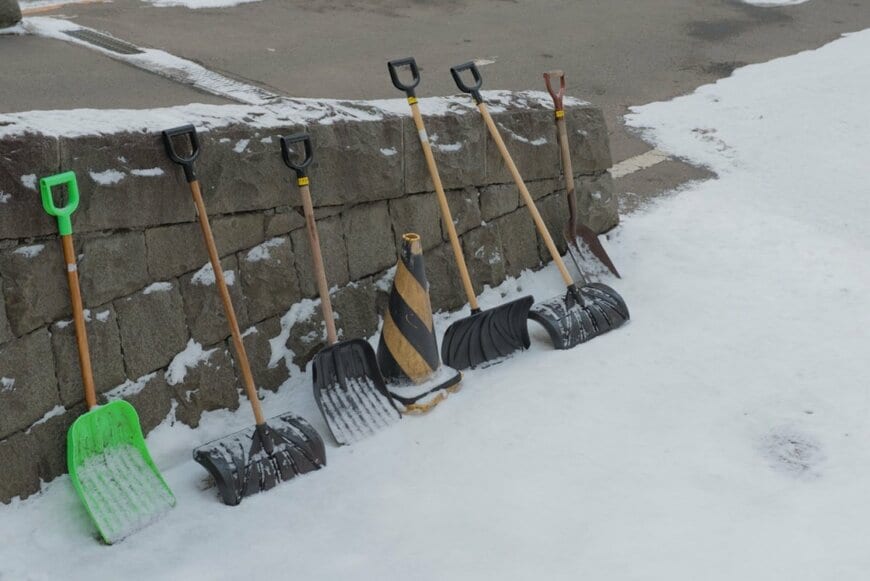 北海道の「アーケードがある商店街」　雪によるまさかの光景に「なぜ？どうして？」