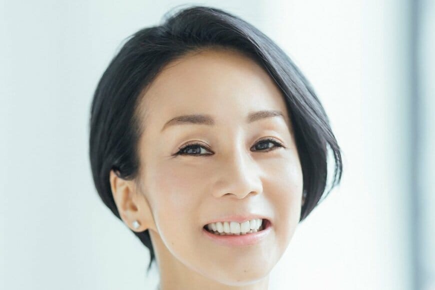 56歳 中村江里子 スタイル維持がすごい…20年前の白コート姿が話題「素敵過ぎ」「すごい」「自慢の奥様」フランス人夫と美スタイルショット