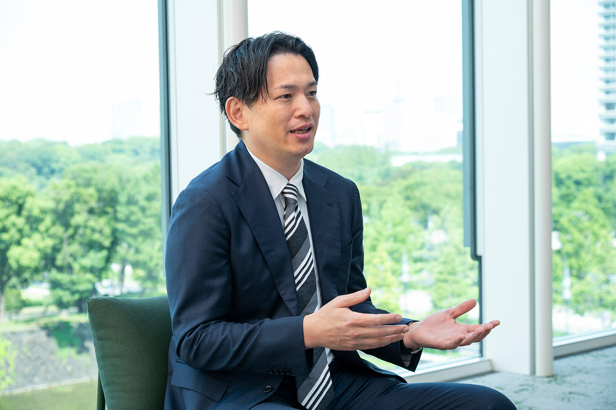 西村さんが話している様子