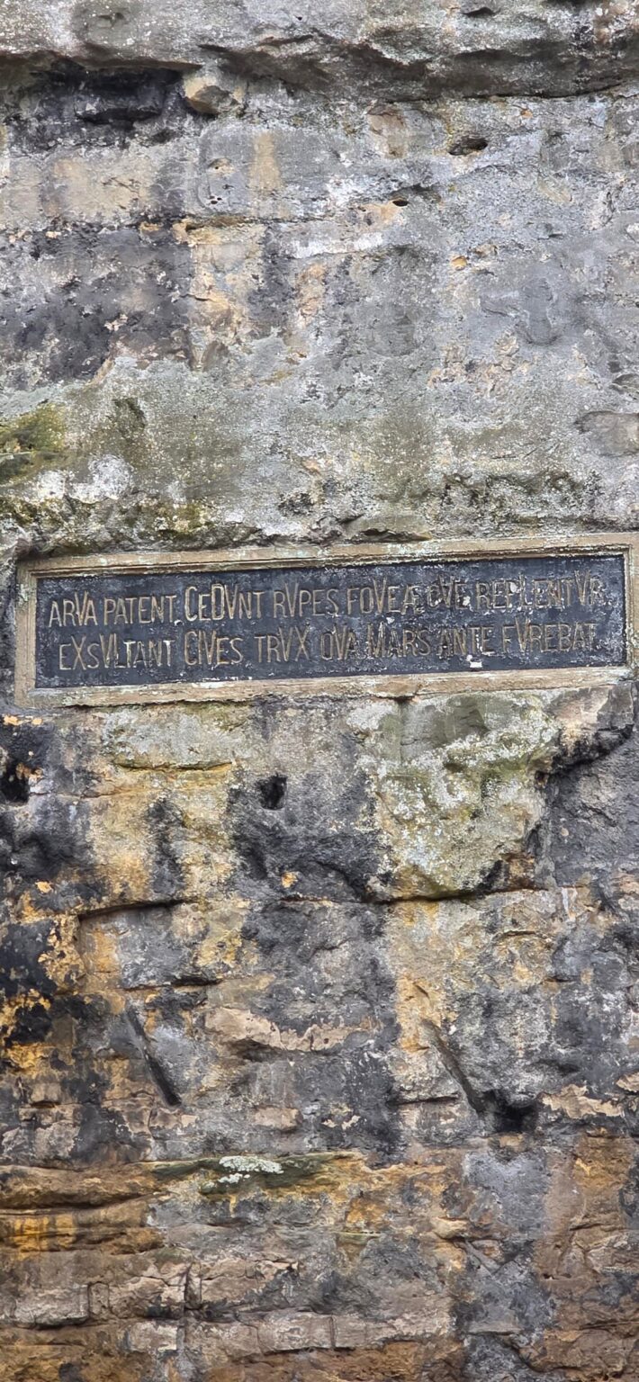 ルクセンブルク市エーヒャービアグにある 1876 年のラテン語碑文