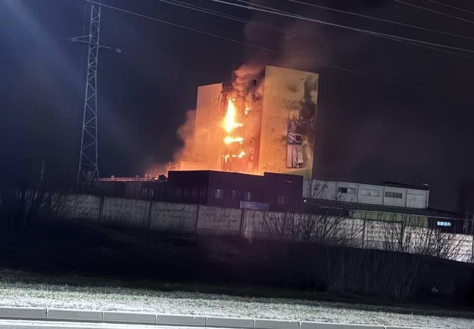 ウクライナのドローン攻撃後、ロシア唯一の光ファイバー工場が1年近く閉鎖