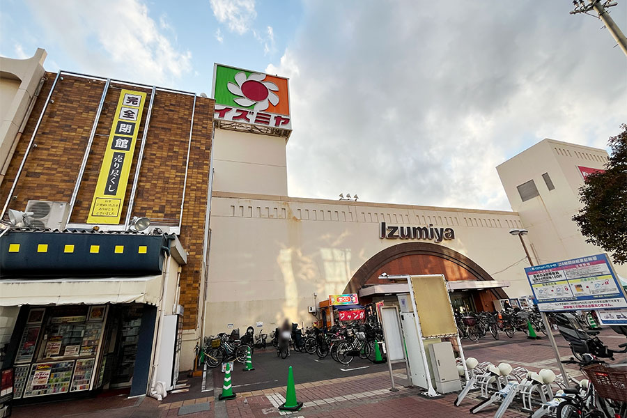 「イズミヤショッピングセンター枚方」外観（Lmaga.jp撮影）