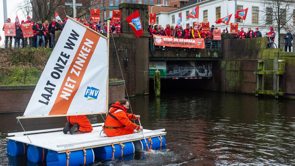 FNV支持者は連立政権の社会保障削減に強く反対