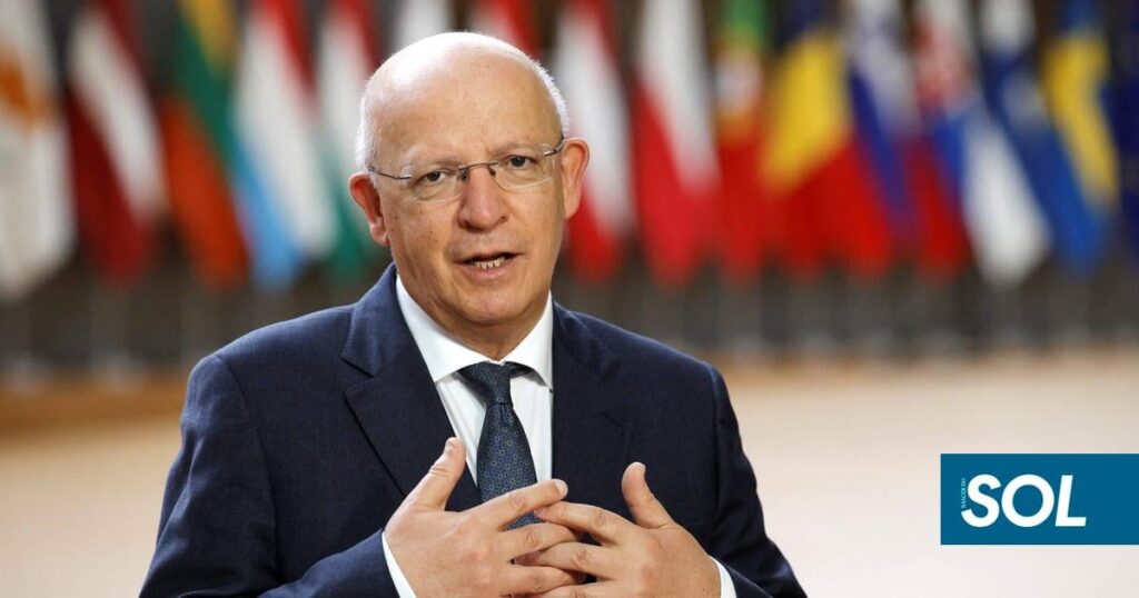 アウグスト・サントス・シウバは国務院から排除された。