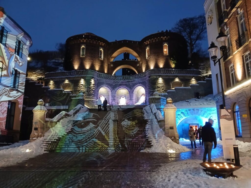 現在異常に冬のヘルシングボリをライトアップしている大きな光のイベント、ドリームライトからの数枚の写真