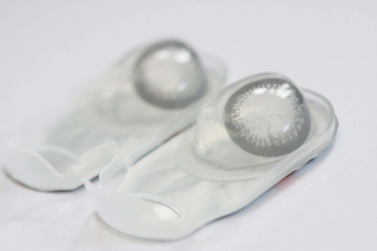 「カラーコンタクト（カラコン）」のイメージ