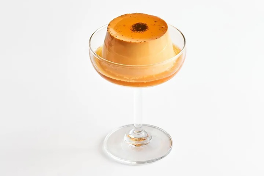 「クロプリ」の“龍の卵”と“ジャージー牛乳”のプリン（380円）