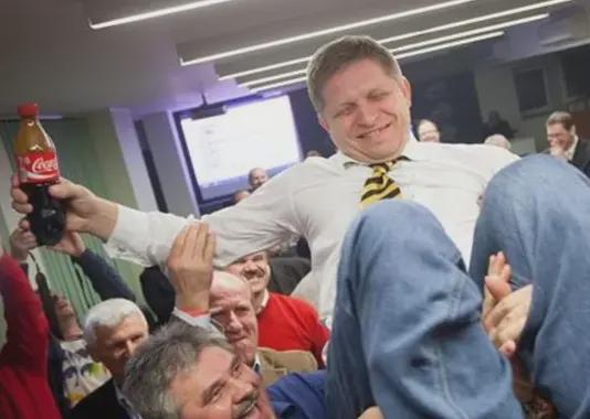 コカ・コーラ 2L の価格はすでに 3 ユーロ（デポジット手数料込み）ですが、どんどん上がっていきます。