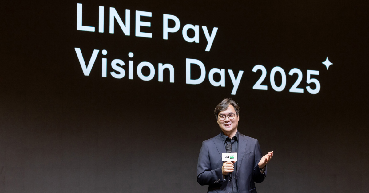LINE Pay TaiwanCEOジョンが登壇して話をしている様子