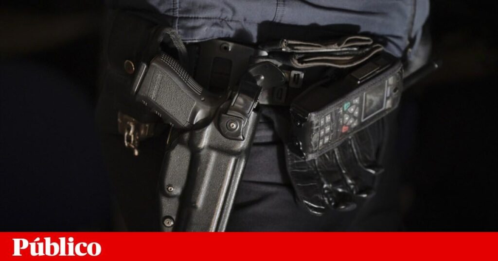 PSDは、警察が凶器を所持した人々に対して銃器を使用できることを提案している