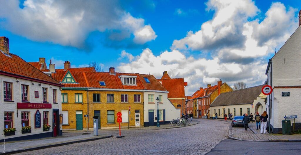 レンズを通して見たブルージュ