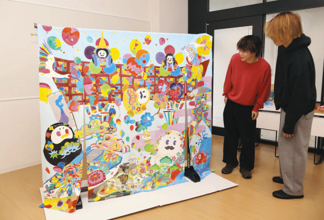 金城大生ら彩色 花嫁のれん　金沢らしさ表現 完成祝う