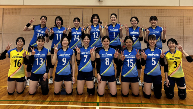 【バレー】3連覇！山梨中央銀行 7戦全勝で今季もアマチュア日本一に 目標の「失セットなし」はわずかに及ばす