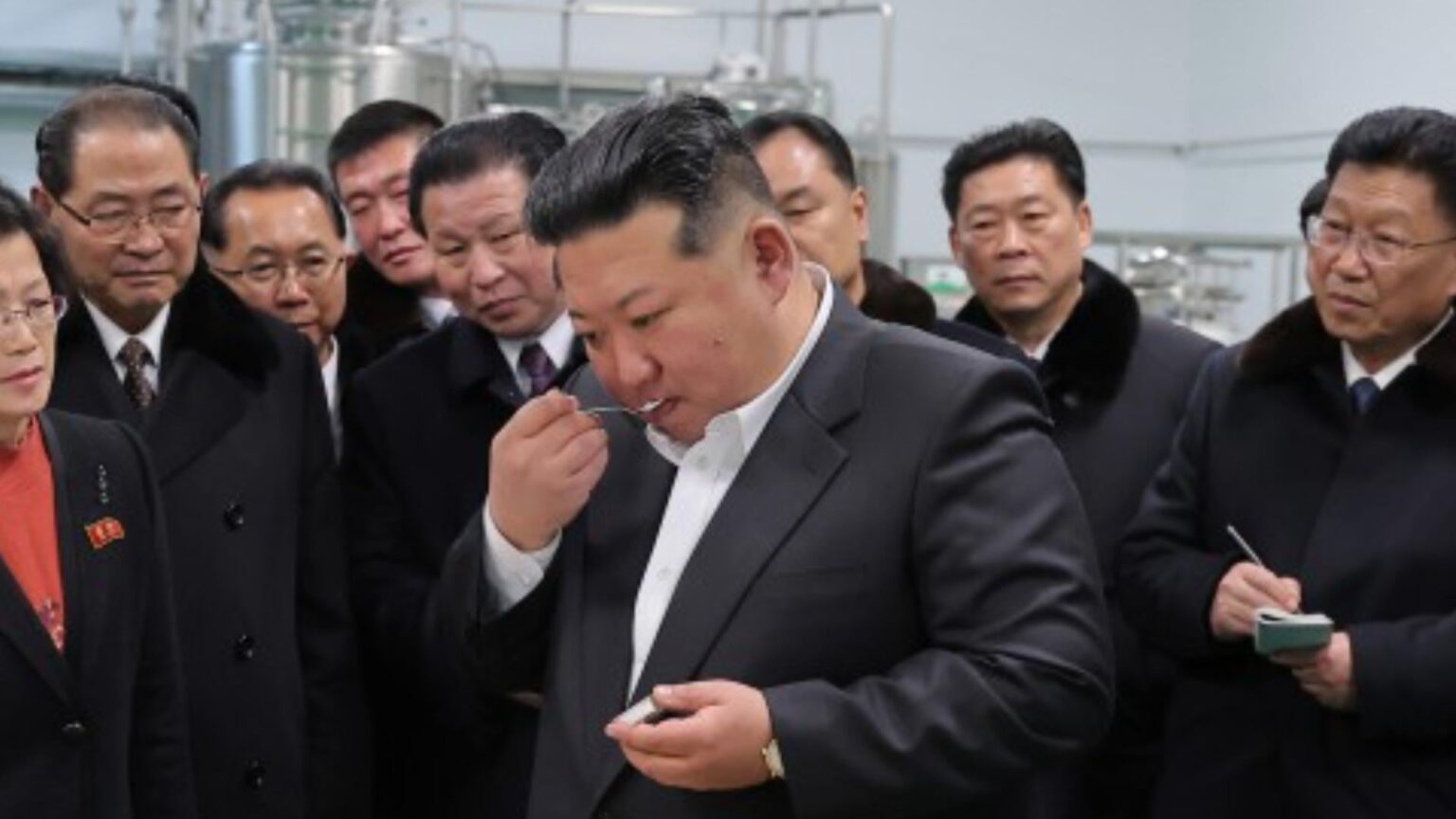 【性事】「飢えているのがわからないのか」金正恩総書記の「偉大性教育資料」を配布に国民は絶望