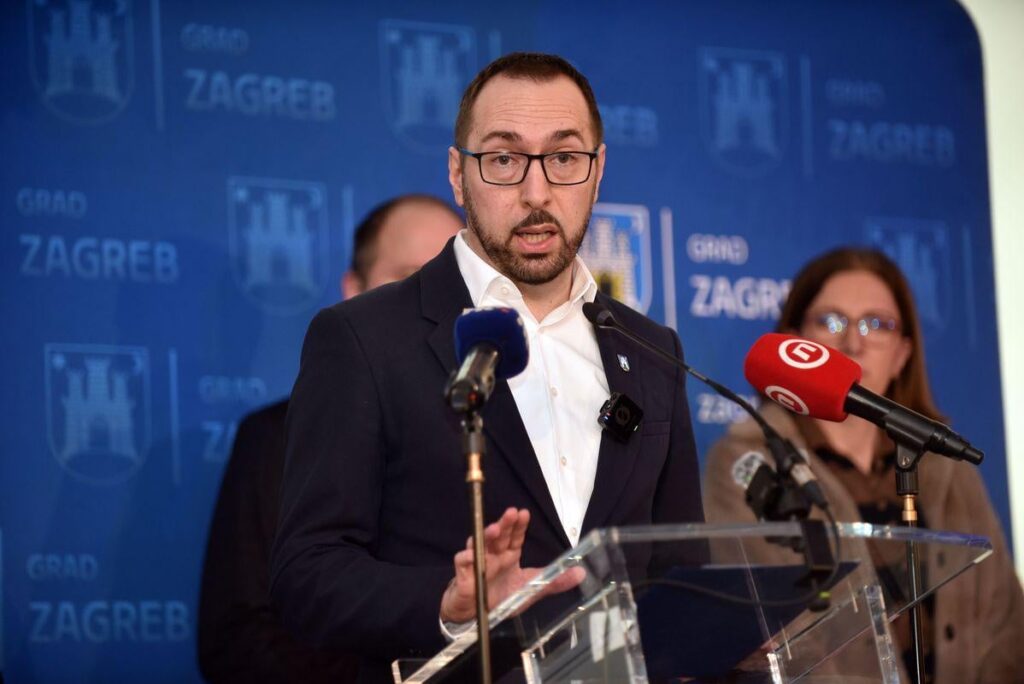 トマシェヴィッチ：接待に関する政府の決定により、我々は憲法裁判所に行くことになる