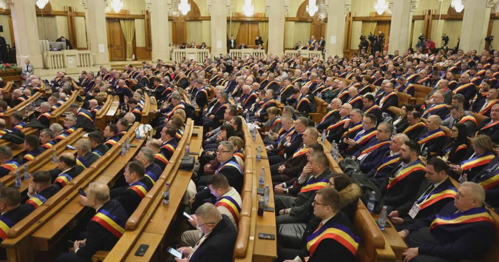 人口 7,000 人の町は、市庁舎の給与として 200 万ユーロを支給しています。村の予算の「内訳」の地図