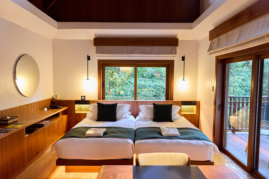 〈sankara hotel & spa 屋久島〉のゲストルーム。大自然の中の最高のラグジュアリー。