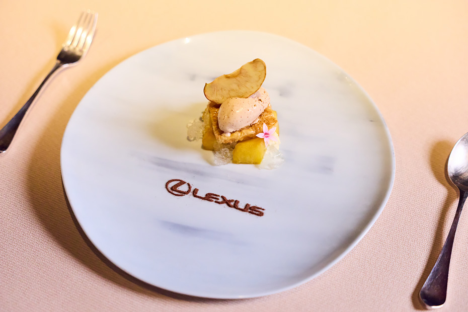 スイーツには、このツアーのために用意された、嬉しい装飾が。