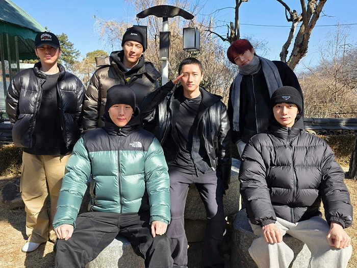 中央がMONSTA XのI.M。写真=STARSHIPエンターテインメント提供