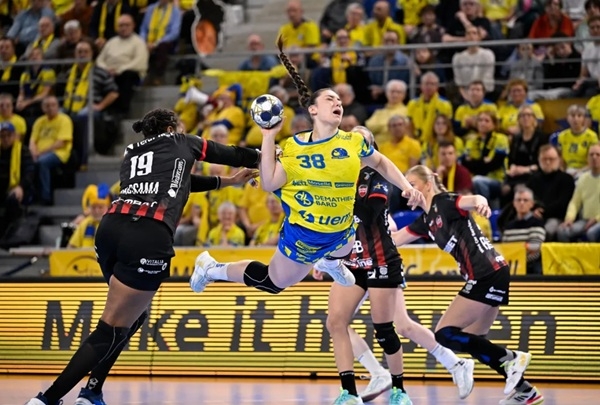 写真2025/26 EHF女子ハンドボールチャンピオンズリーグメッツとビストリツァの試合の様子、写真出典=欧州ハンドボール連盟