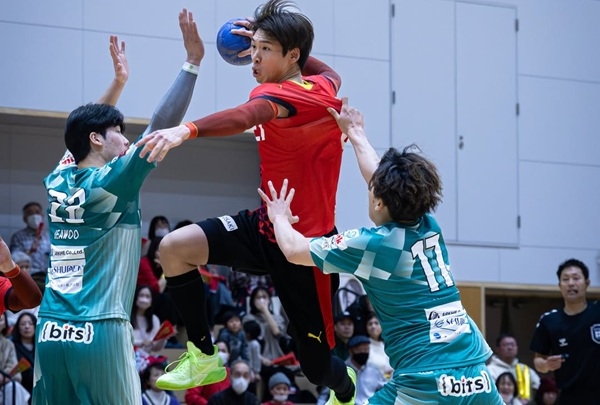 写真2025/26シーズンの日本男子ハンドボールリーグH大崎オーソルとゴールデンウルブズの試合の様子、写真出典=オーサリオーソル
