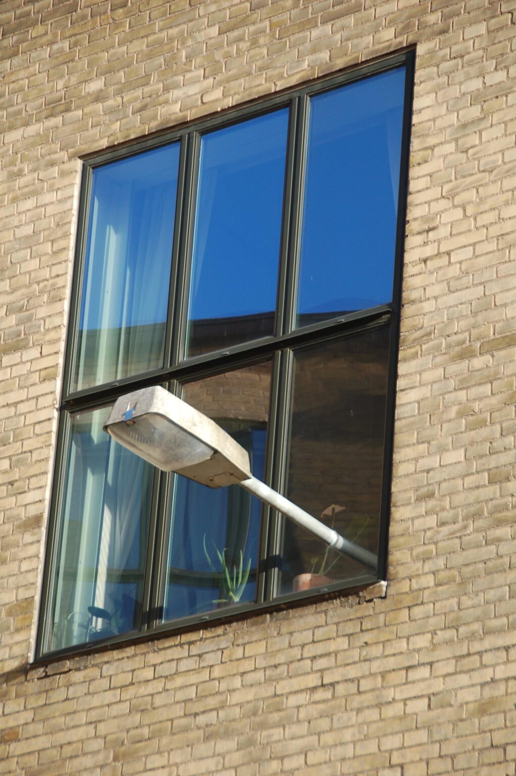 観光客がこの背景にあるストーリーを理解できるように支援します。