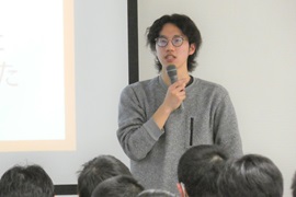 学生広報スタッフの伊藤梨央さんは自身の経験を熱心に語ります