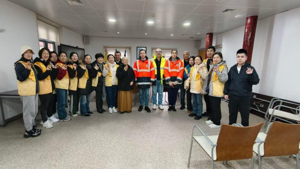 リスボンの中国仏教共同体は、嵐の犠牲者に22トンの必需品を提供した。