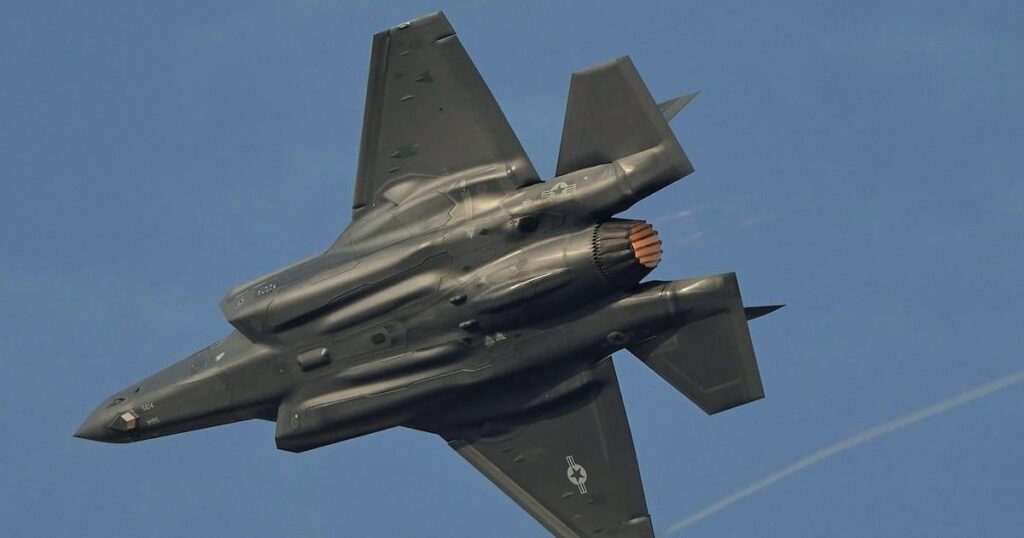 NDPはカーニーに対し、スウェーデン航空機を支持して米国戦闘機契約を破棄するよう求める