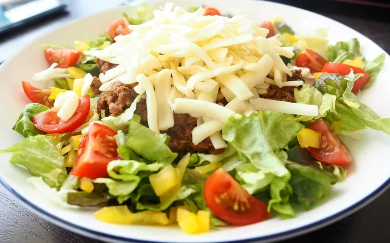 【2026年】沖縄のタコライスおすすめ店10選！元祖から人気・有名店まで徹底紹介 | Funliday