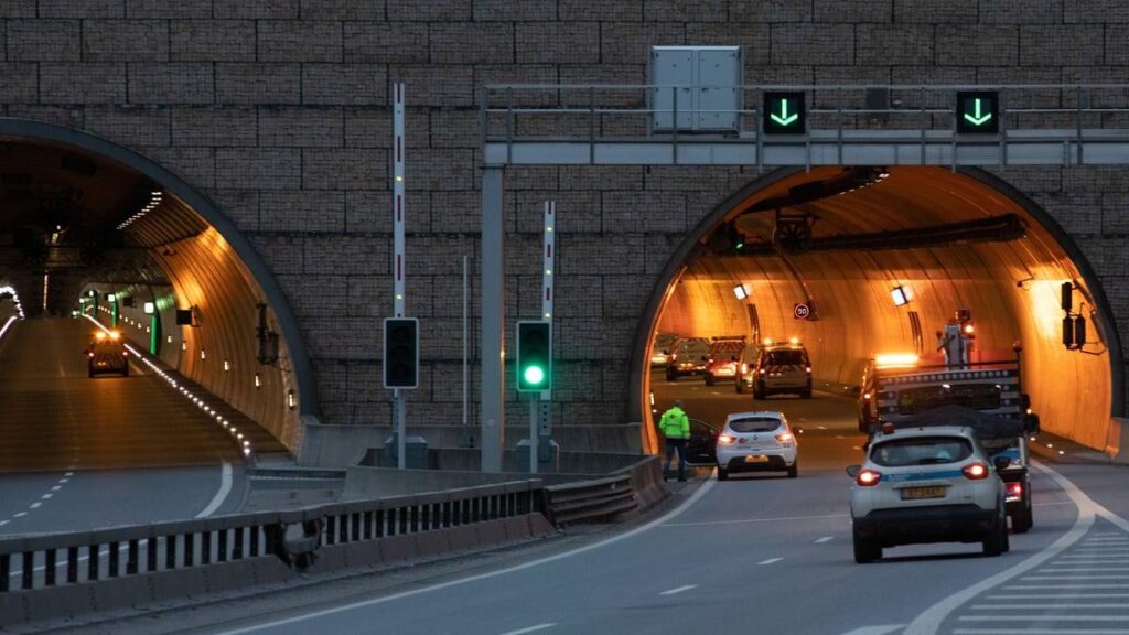 A7トンネル工事と速度制限は終わり見えず