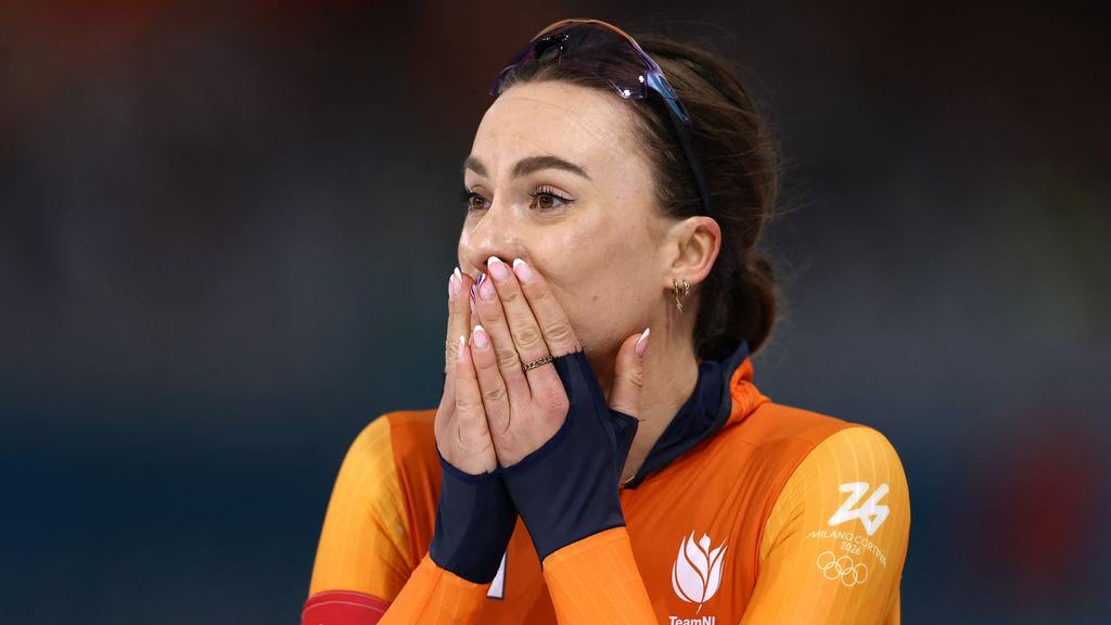 優れたコク選手が500メートルスケートでオリンピックの歴史的な金メダルを獲得