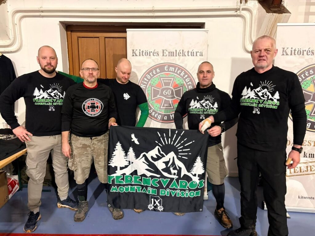 私たちの南の隣人たちは再び「包囲からの突破」をテーマにした仮面舞踏会を開催した