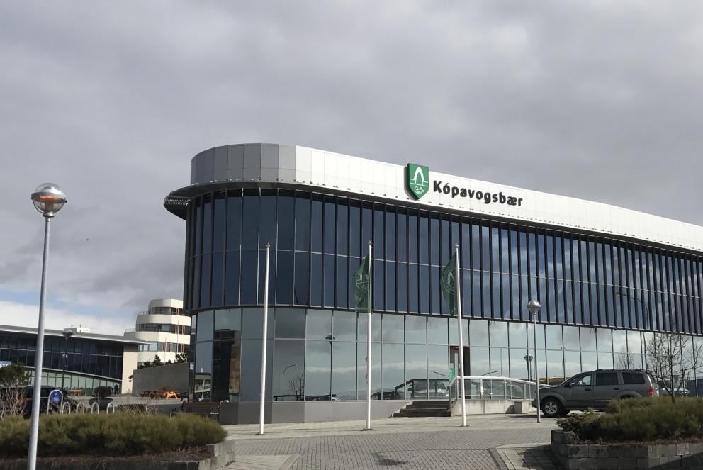 町議会がビャルグ氏の財団への寄付申請を拒否した後のコーパヴォグルでの紛争 - 「コーパヴォグルは誰にとってもコミュニティであるべきだ」