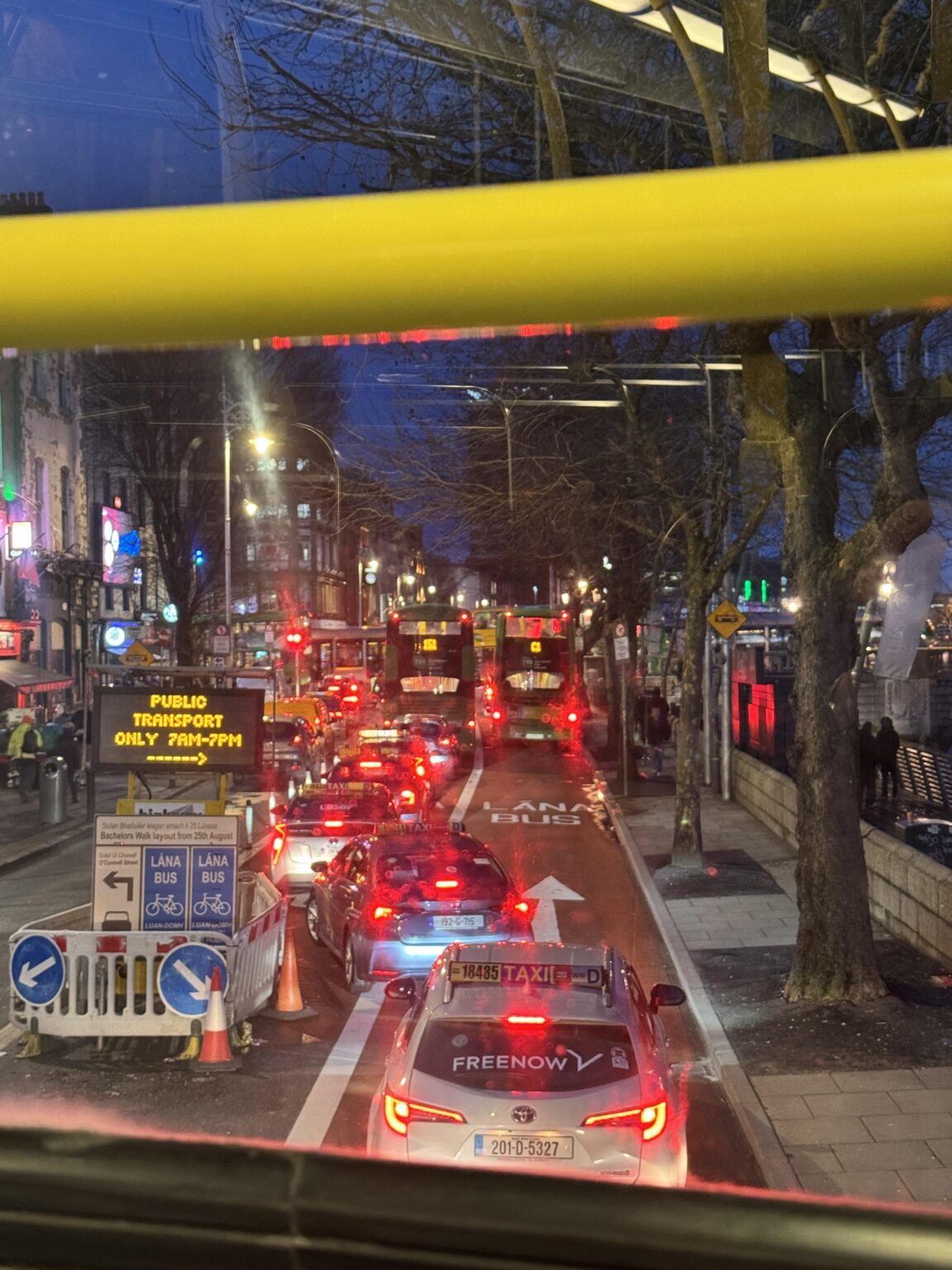 バスレーンからのタクシーの通行を禁止する時期が来たのか？