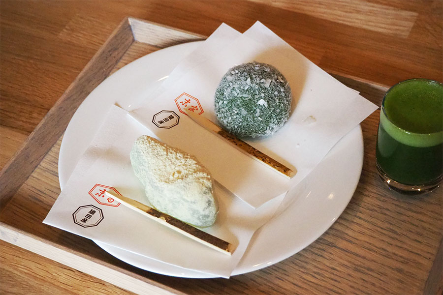 季節に合わせて変わる京菓子司「末富」の和菓子（イートインのみ）（Lmaga.jp撮影）