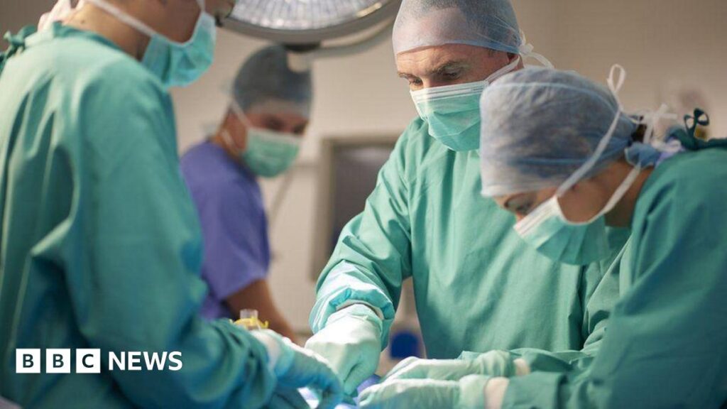 NHSの待機リストはここ3年間で最低水準に