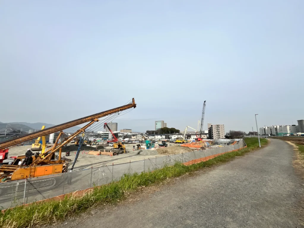 京都府×JR東海道本線 最大級マンションプロジェクト　工事現場　小畑川河川敷