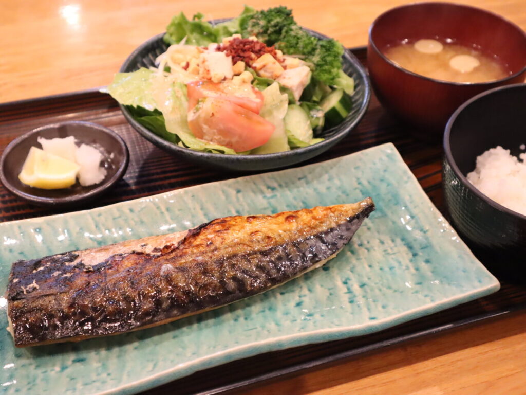 炭火焼ひもの食堂「いの伸」鮭ハラス定食