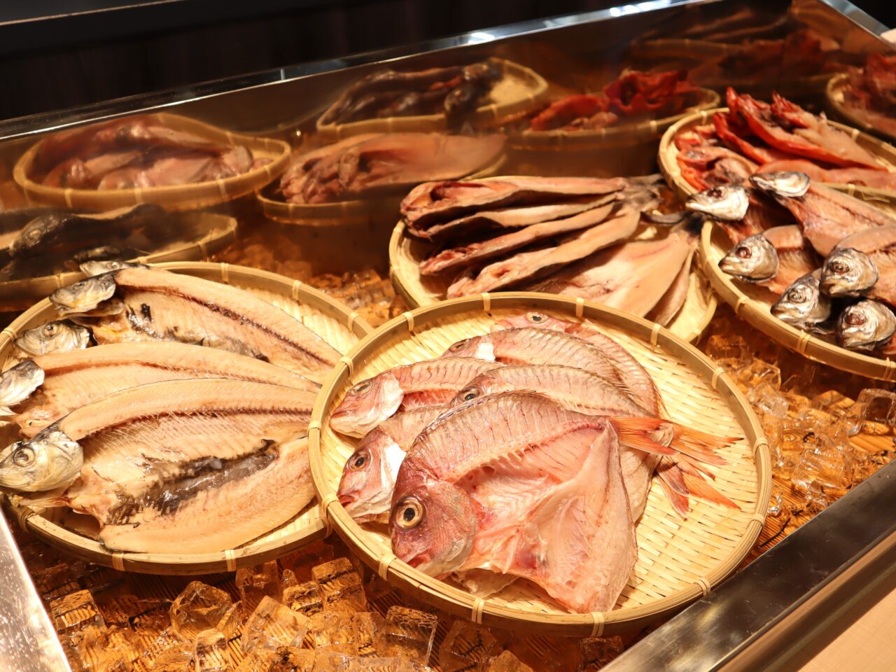 炭火焼ひもの食堂「いの伸」で持ち帰ることができる魚の干物