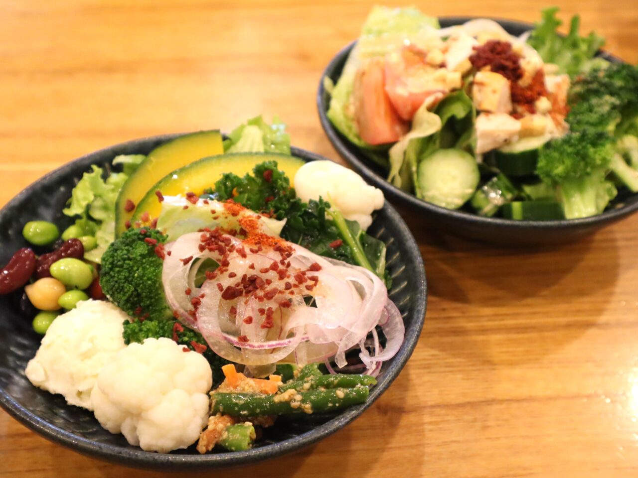 炭火焼ひもの食堂「いの伸」サラダバー（徳島の旬鮮）で盛り付けた野菜