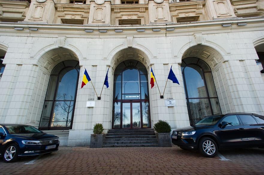 外国メディアがサラエボでルーマニア人女性が少なくとも10人を射殺したと報じた後、検察総局は捜査を開始しなかった。