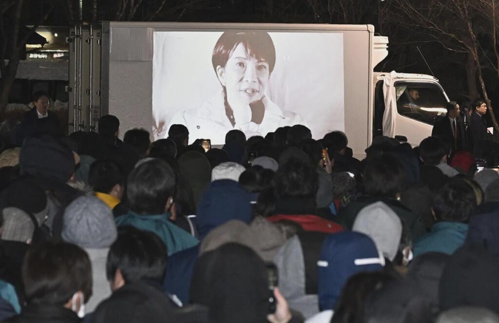 首相人気に丸乗りした自民党の本音「高市首相はとにかくニコニコ笑っていればいいんだ」