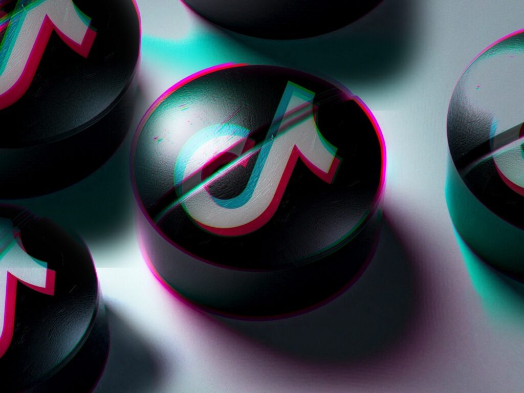 TikTokの「中毒性ある設計」にEUが改善要求　巨額制裁の可能性も - CNET Japan