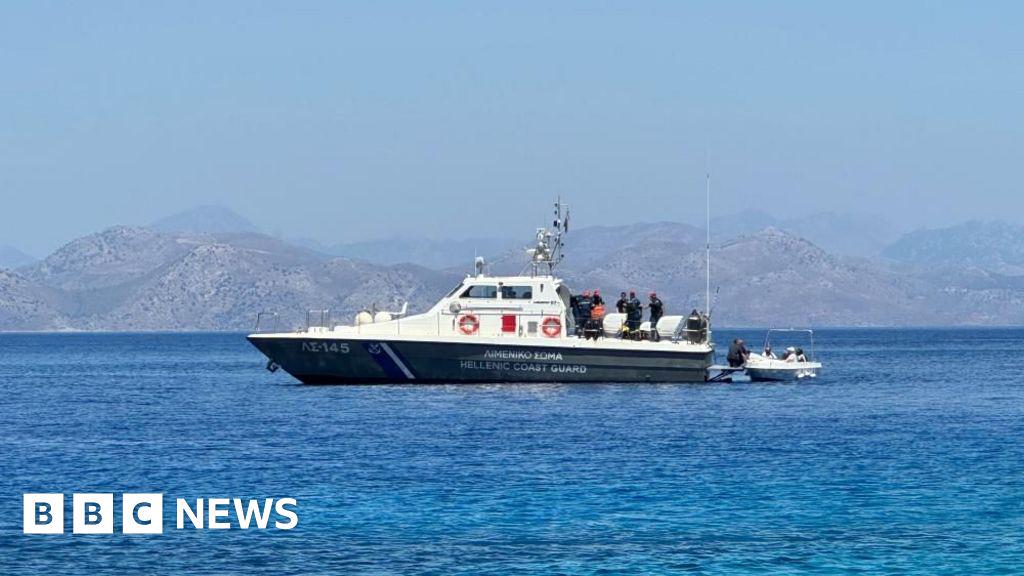ギリシャ沿岸警備隊の船と衝突、移民14人死亡