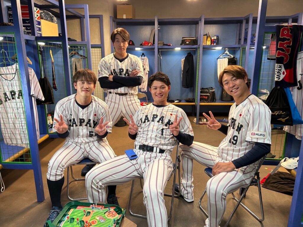 CM出演の侍Jメンバー、代表ユニ姿のオフショット公開 | 話題の投稿 | スポーツブル (スポブル)