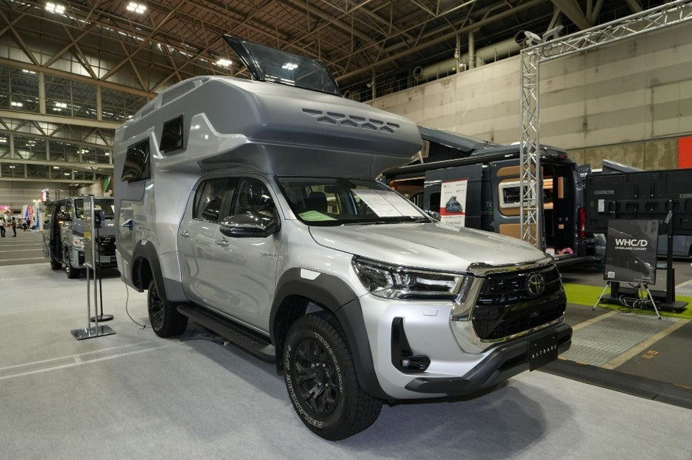 屋内会場に展示されたキャンピングカーの車両（名古屋キャンピングカーフェア過去開催時）