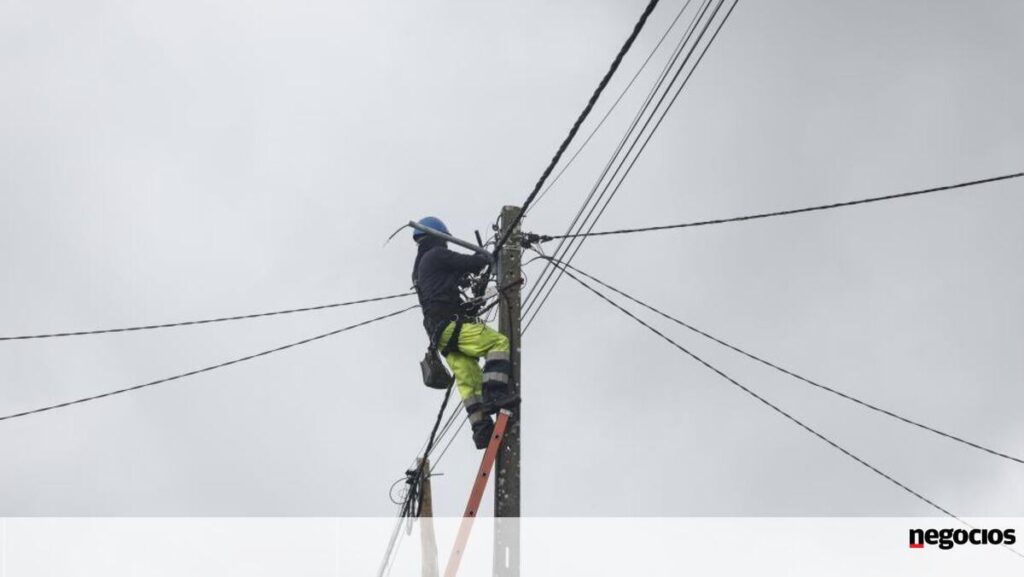 政府はStarlink、Siresp、衛星電話をすべての教区に配布する予定