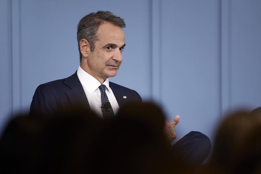 ミツォタキス氏、ギリシャの死亡証明書に署名：彼は42万7千人のギリシャ人を海外に追放した 国家崩壊の実態：出生数の2倍の死者、精密さと不安で家族を「窒息させる」政府 - 世紀末には630万人